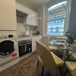 Chic Soho Studio Stylish Stay In The Heart Of London! 4